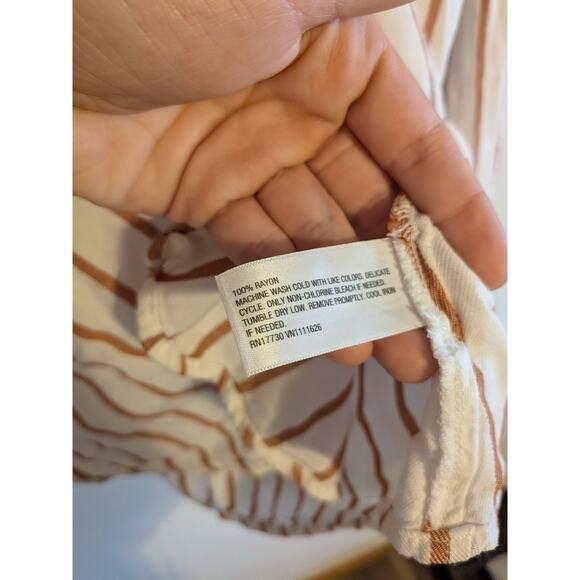 Isabel 100% rayon striped button down size L - Picture 3 of 5